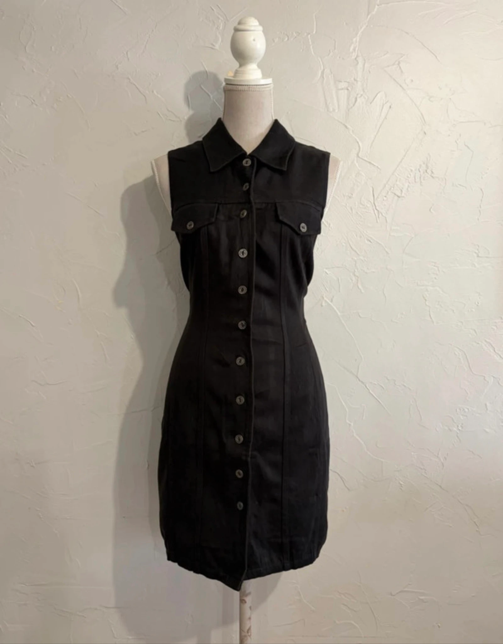 Robe noire vintage boutonnées taille 38 année 90